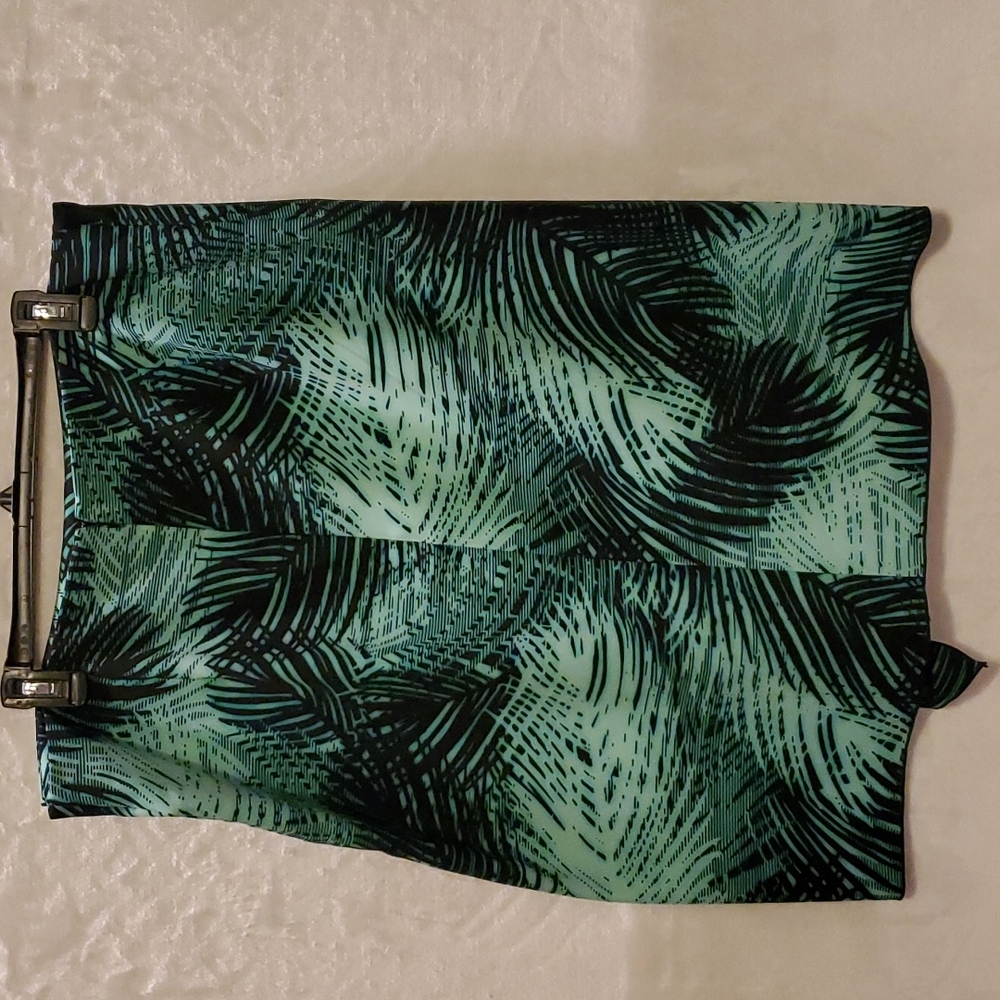 Worthington Skirts Asymmetrical Sexy front split - 2 pieces Size 16 green/multi - Picture 7 of 9